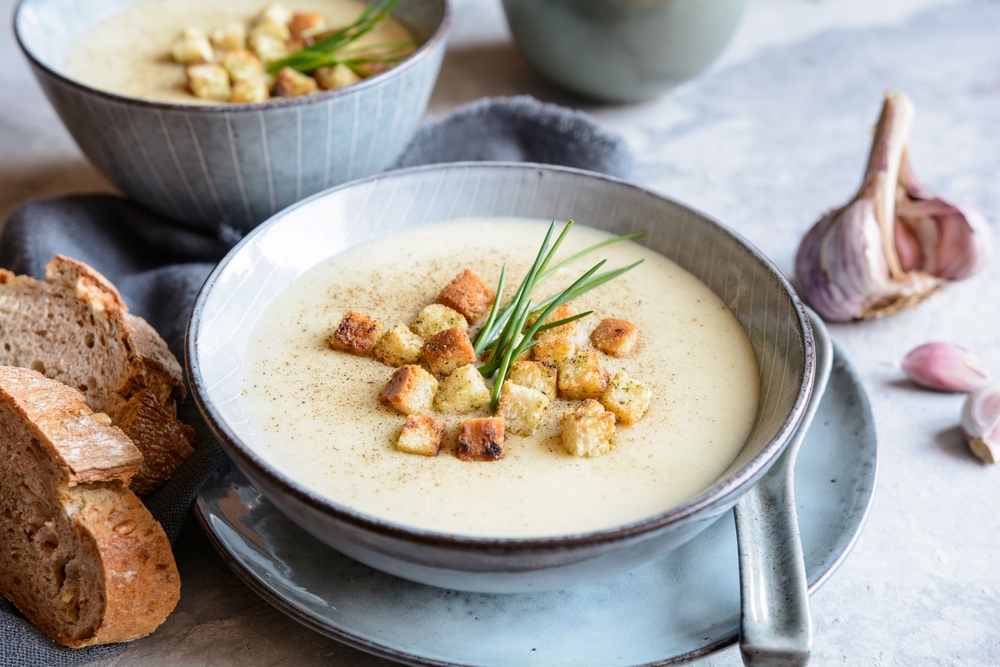 Deze soep versterkt en verwarmt beter dan bouillon. Ik kook hem elk herfstweekend